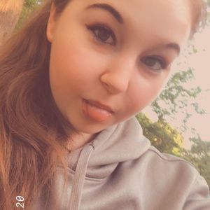 Meet your Posher, Sarah lynn